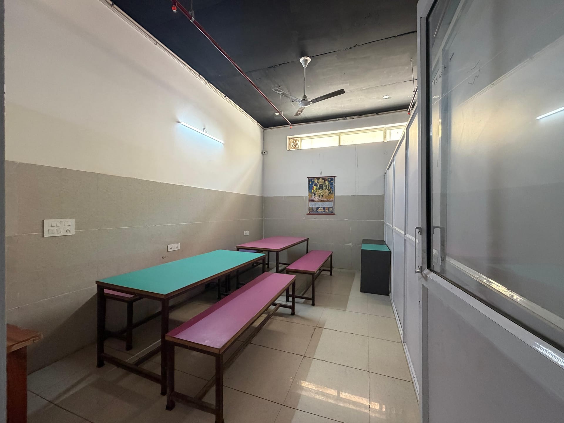 White House Girls Hostel Gallery Image 9